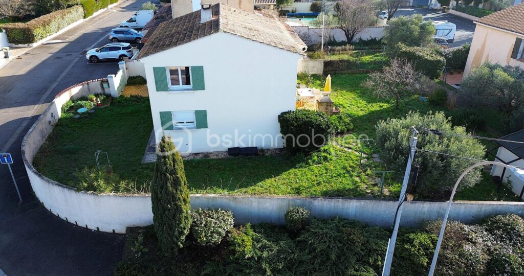 MAISON DE 5 PIÈCES DE 102 M2 HABITABLE , SUR UN ÉTAGE , AVEC 4 CHAMBRES , UN GARAGE ET UN JARDIN SUR SALON DE PROVENCE – 5 pièces – 4 chambres – 102 m²