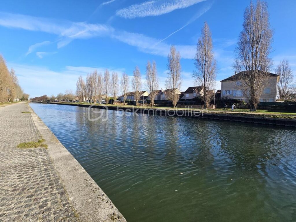 Pavillon non mitoyen 115m² 4 chambres vue CANAL garage jardin SUD – 6 pièces – 4 chambres – 115 m²