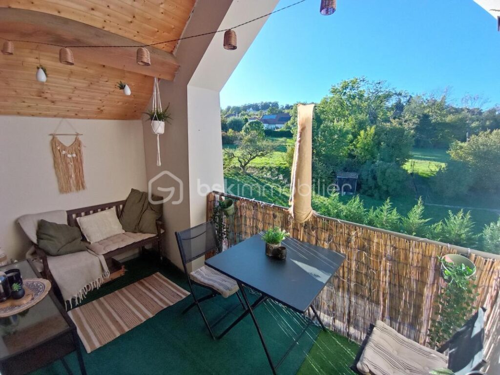 LE CHARME!!!! APPART. T3 EN DERN. ETAGE AVEC TERRASSE COUVERTE, SANS VIS A VIS, VUE VERDOYANTE – 3 pièces – 2 chambres – 83 m²