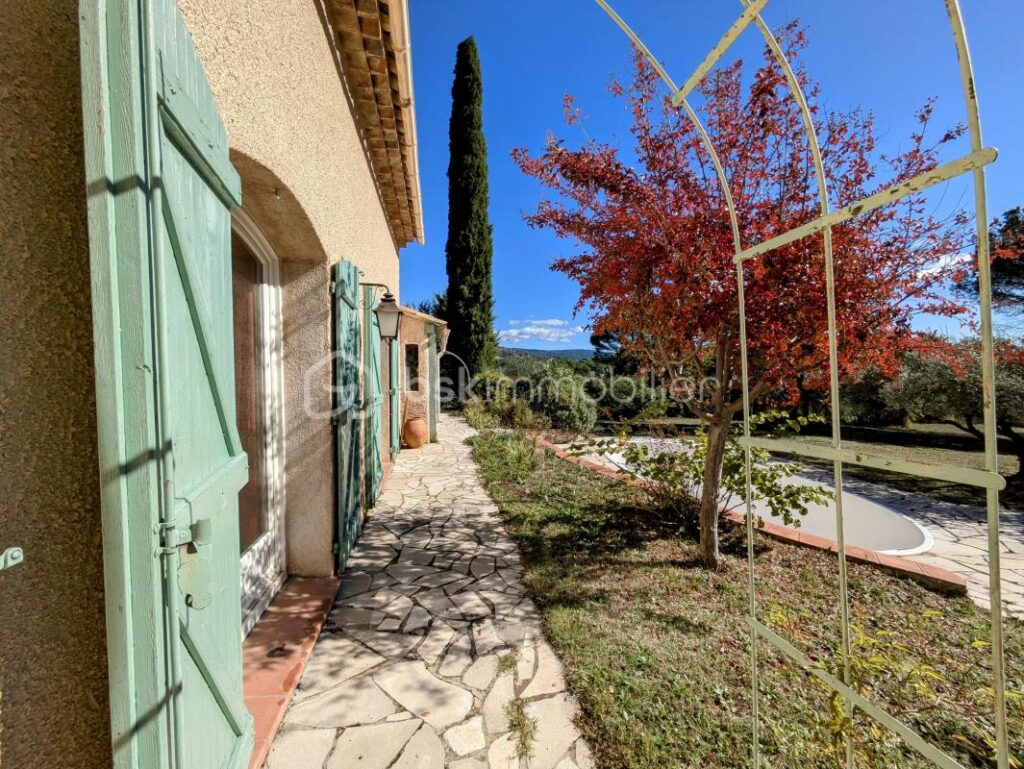 Maison d’architecte de 208m2 au calme sur terrain clos et sécurisé – 6 pièces – 4 chambres – 208 m²