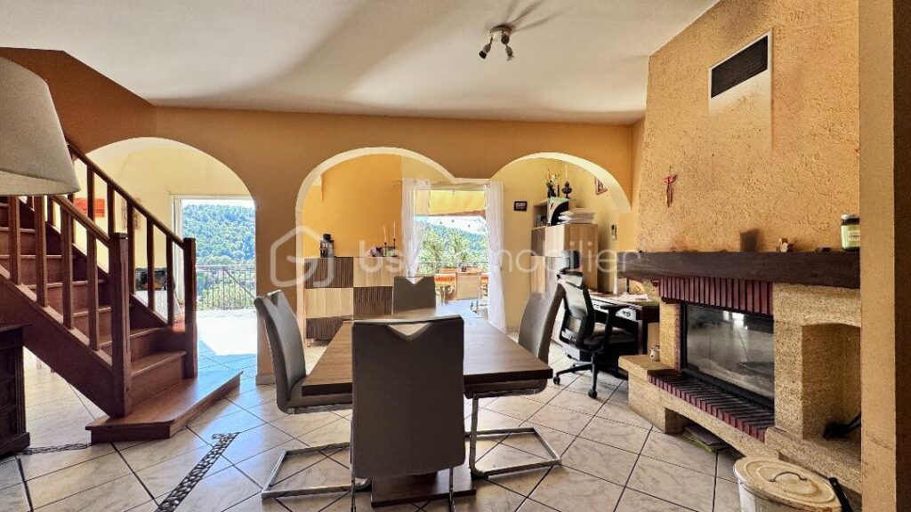 Achat d’une Maison familiale avec vue dominante sur la vallée – 4 pièces – 3 chambres – 119 m²