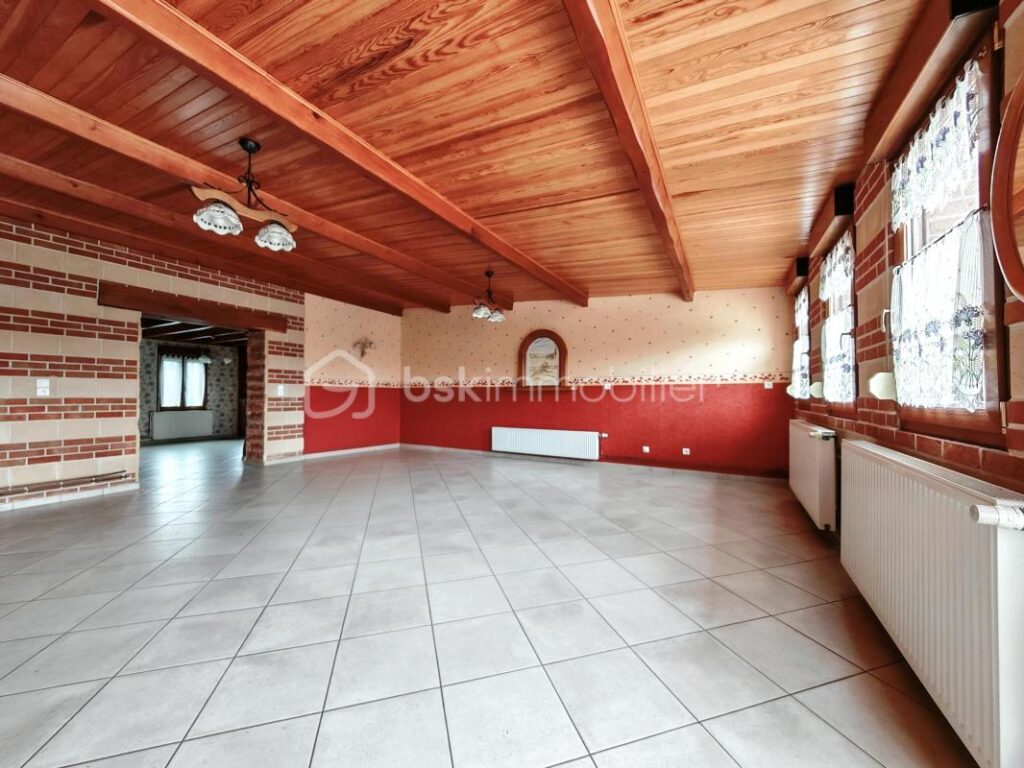 MAISON SEMI-INDIVIDUELLE 3 CHAMBRES / JARDIN / GARAGE / CAVE – 7 pièces – 3 chambres – 160 m²