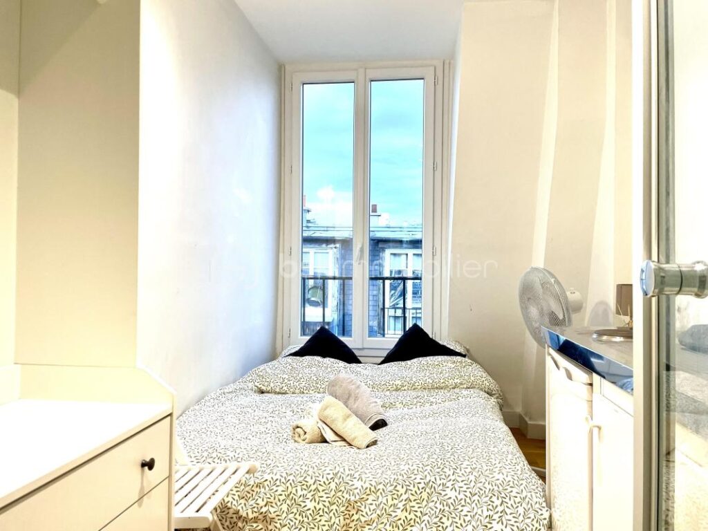 Studio dernier étage vue Tour Eiffel – 1 pièce – 1 chambre – 9 m²