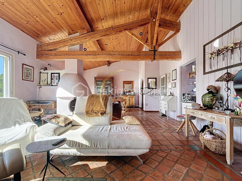 MAISON DE 120 M2 + GITE 90 m2 – 4 pièces – 2 chambres – 120 m²