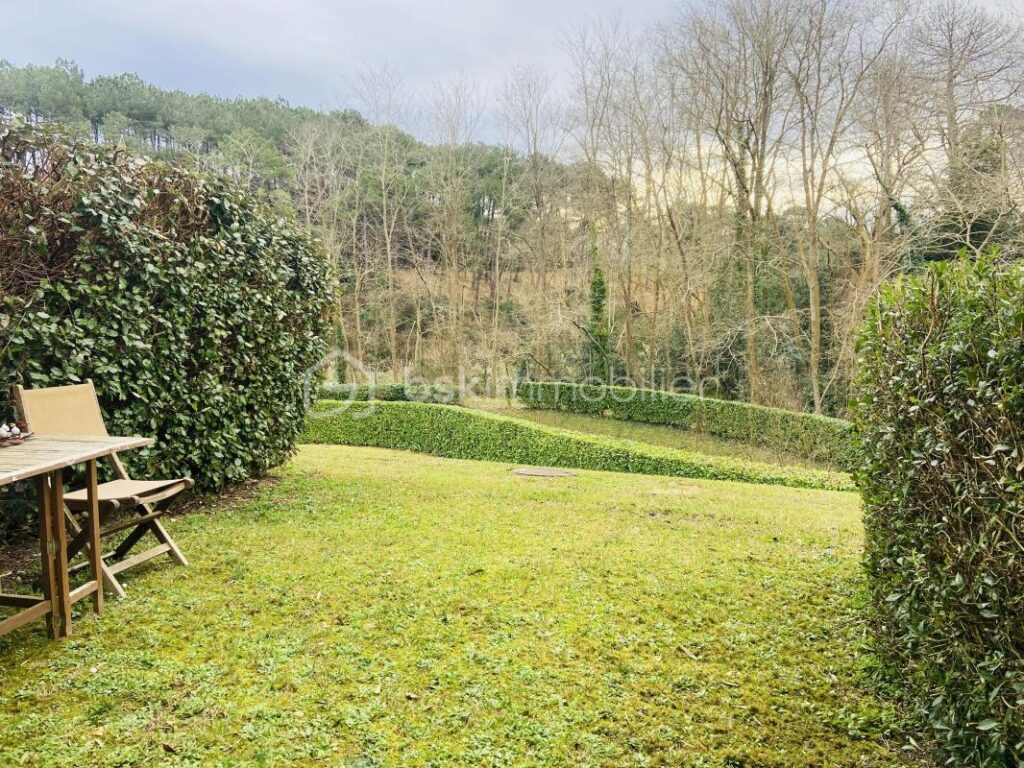 Bidart – Appartement lumineux en rez-de-jardin, au calme, proche plages et commerces – 2 pièces – 1 chambre – 60 m²
