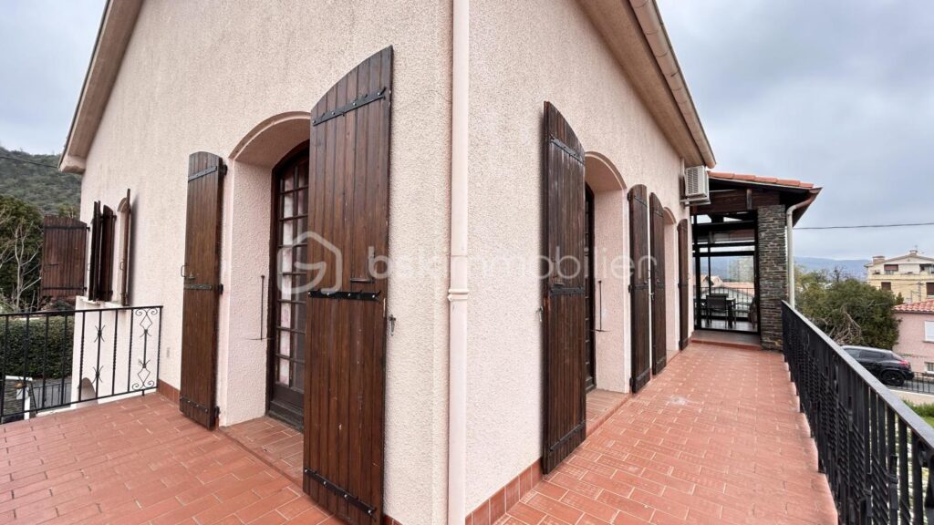 VILLA 188 m² Prades – 8 pièces – 5 chambres – 188 m²