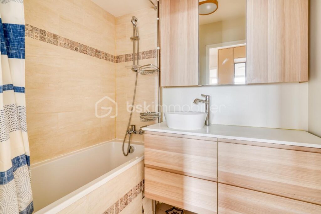 Noisy-le-Sec – Appartement 4 pièces – 77 m² – Balcon – Parking – Aucun travaux – 4 pièces – 3 chambres – 77 m²