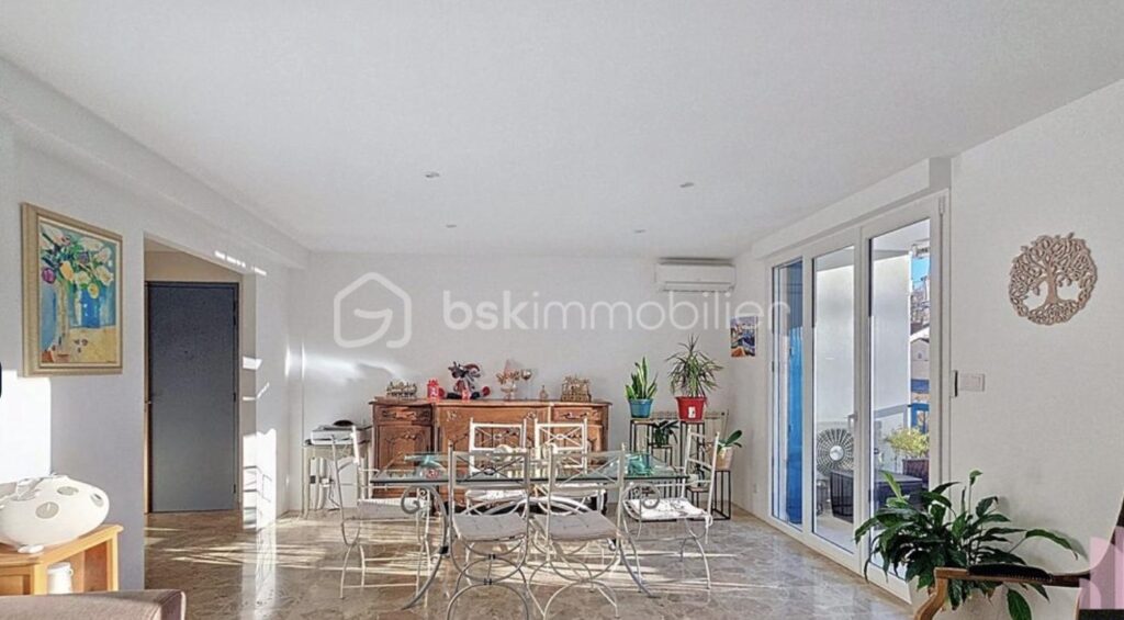 Appartement rénové tout confort 3 pièces avec terrasse et garage – 3 pièces – 2 chambres – 85 m²