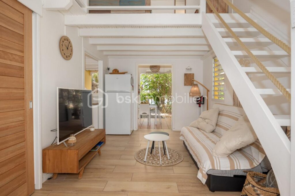 Jolie maison mitoyenne dans petite copropriété avec piscine – 2 pièces – 1 chambre – 33 m²