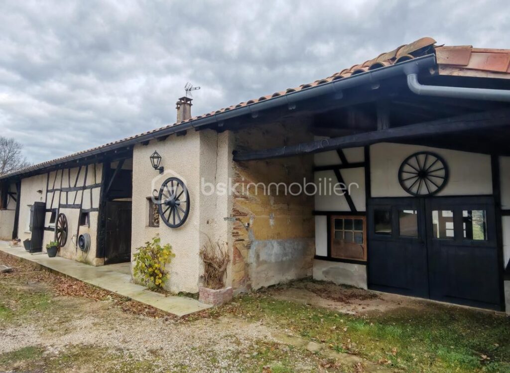 CHARME & AUTHENTICITÉ AU CŒUR DE LA CAMPAGNE BRESSANE – 8 pièces – 4 chambres – 171 m²