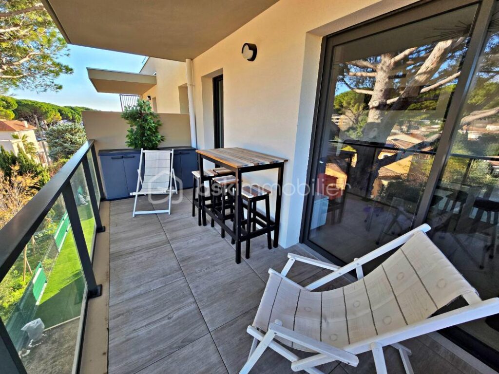 Vivez l’exception au cœur de Carry-le-Rouet : un appartement de standing avec solarium et aperçu mer, dans une résidence récente et intimiste – 2 pièces – 1 chambre – 41 m²