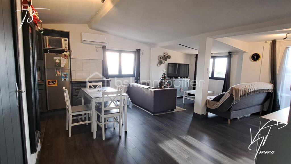 Castellet – Maison divisée en deux logements dans résidence sécurisée avec piscine – 5 pièces – 3 chambres – 92 m²