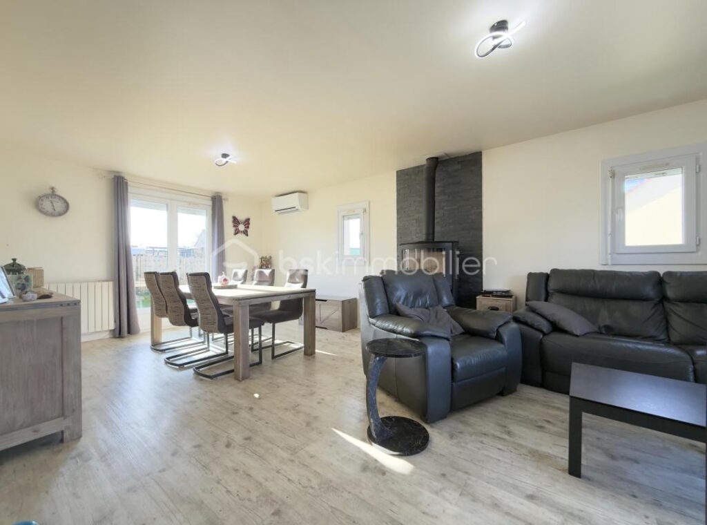 Maison moderne – 145 m² – 5 chambres – Sous-sol total – Terrain 1034 m² – 6 pièces – 5 chambres – 145 m²