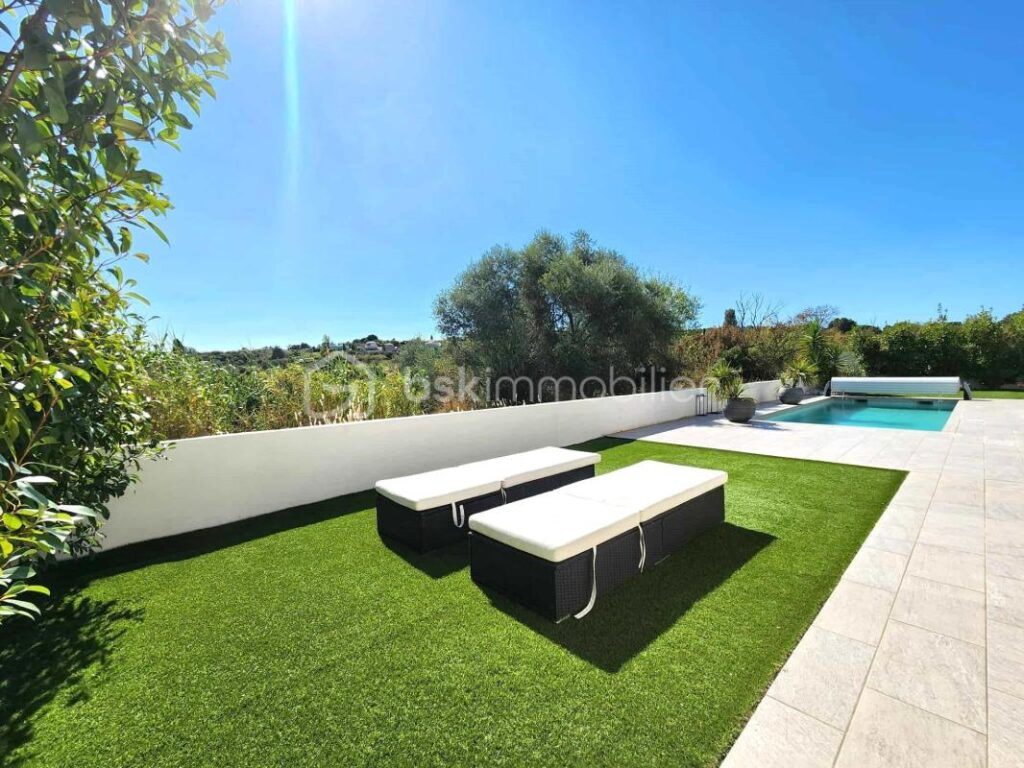 Superbe villa de plain-pied sans vis-à-vis avec quatre chambres – 6 pièces – 4 chambres – 145 m²