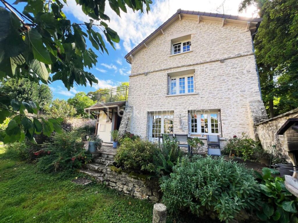 Maison en pierre, dans le parc naturel régional du Vexin français – 7 pièces – 3 chambres – 130 m²
