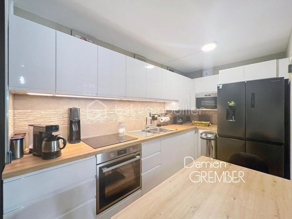 💦 Charmant T3 rénové de 48 m² avec terrasse, vue pinède & piscine, GARAGE 😍 – 3 pièces – 2 chambres – 47 m²