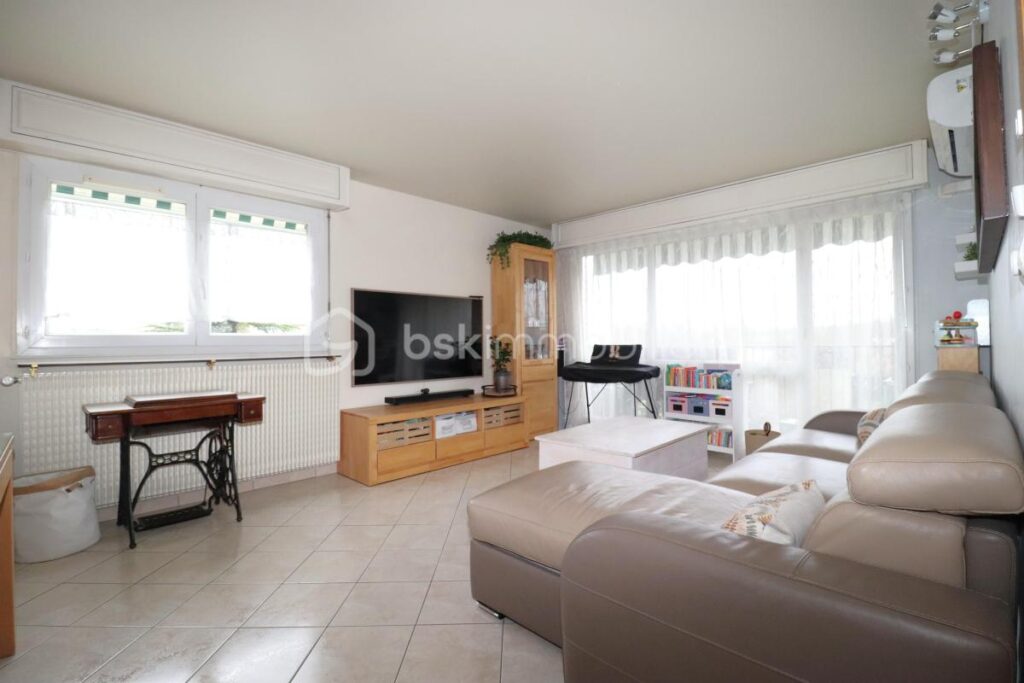 APPARTEMENT AGREABLE ET LUMINEUX ( 4 pièces 86m² ) avec 3 chambres et box – 4 pièces – 3 chambres – 86 m²