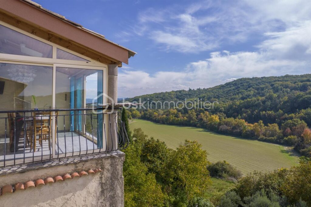 Maison de caractère avec terrasses et locatif – fort potentiel à Niozelles, proche Forcalquier – 5 pièces – 4 chambres – 154 m²