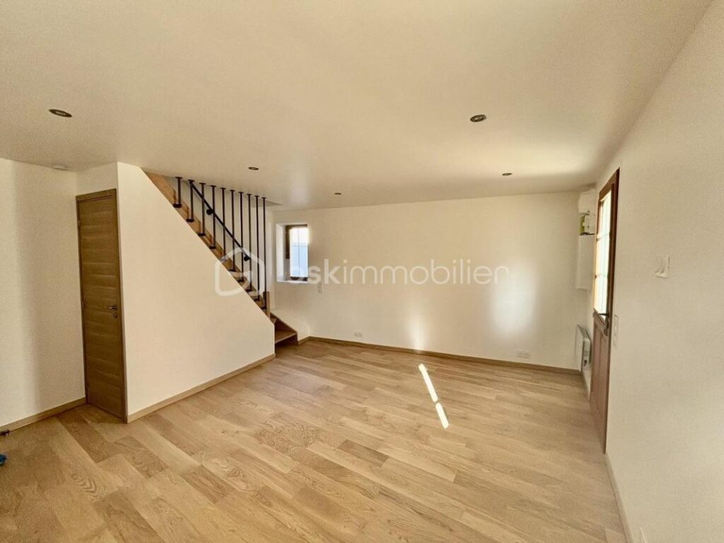 VENDS MAISON DE VILLE A MARNES-LA COQUETTE – 3 pièces – 2 chambres – 79 m²