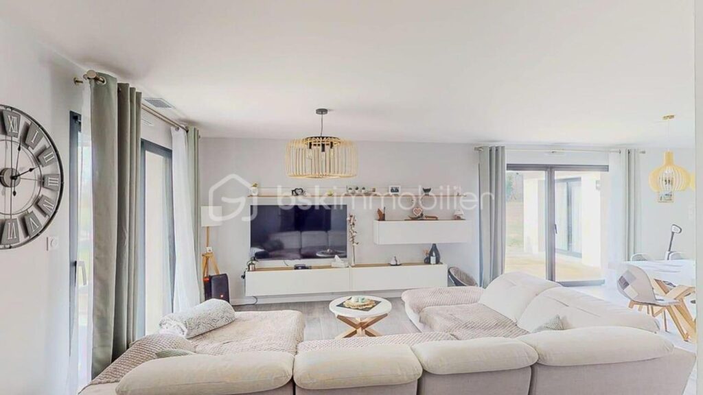 Vivre Dedans-Dehors : maison de plain-pied, baignée de lumière avec vue dégagée sur la nature – 5 pièces – 3 chambres – 115 m²