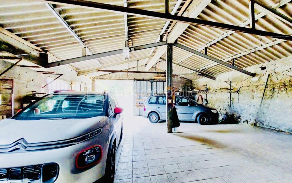 Maison avec vue superbe, grand sous-sol et vaste terrain – 12 pièces – 6 chambres – 185 m²