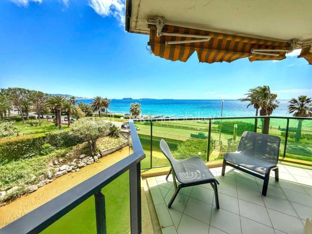 CANNES – VUE MER PANORAMIQUE – APPARTEMENT 3 PIECES – 65M² – TERRASSE 15M² – 30 METRES DE LA PLAGE – GARAGE – 3 pièces – 2 chambres – 65 m²
