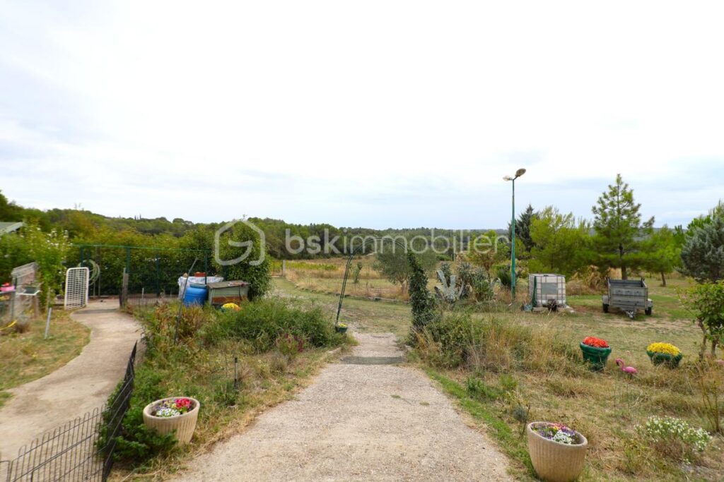 Mas 73 m2 sur une parcelle de 12400 m² – 3 pièces – 2 chambres – 73 m²