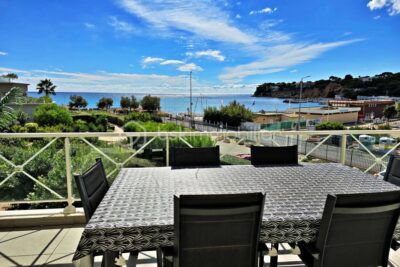 Appartement front de mer T3 – 95m² dans résidence de haut standing – terrasse 30m², secteur prisé – 4 pièces – 2 chambres – 95 m²