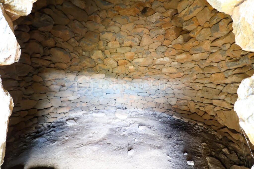 Capitelle d’Exception sur 2,5 ha de terrain ! – NR pièces – NR chambres – 23150 m²