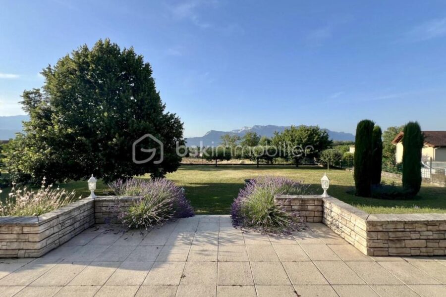 Maison à vendre à Voiron — Vue montagne — photo 1