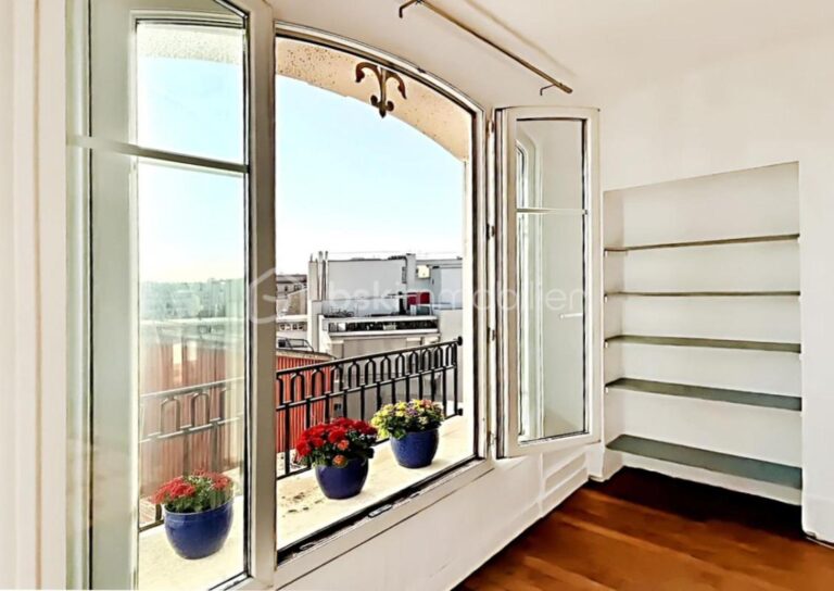 Trois pièces ENSOLEILLEE au DERNIER ETAGE avec VUE DEGAGEE sur Malakoff – 3 pièces – 2 chambres – 59 m²