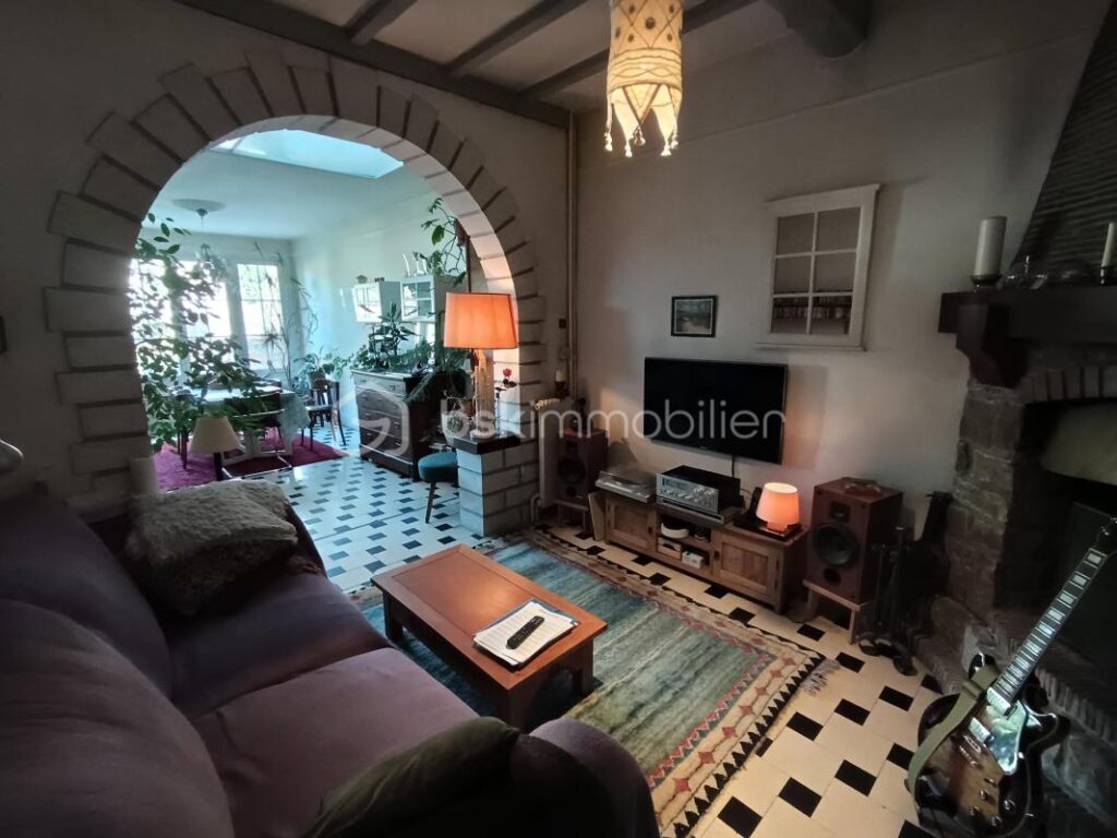 Maison de ville familiale classée C au DPE – 6 pièces – 4 chambres – 97 m²