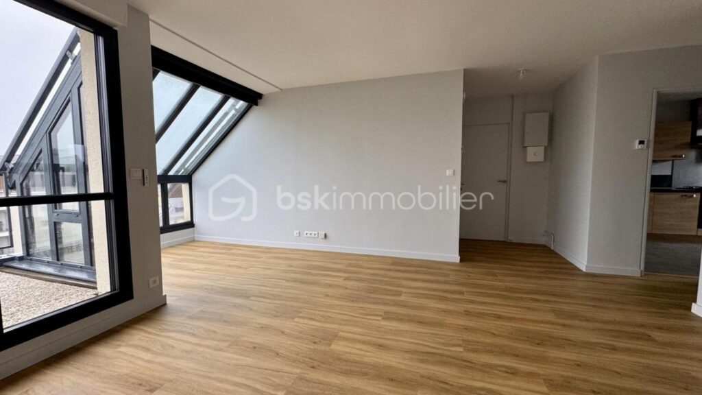 Très bel appartement T4 – 90 m² – Entièrement refait à neuf – Parking privé – PACÉ – 4 pièces – 3 chambres – 90 m²