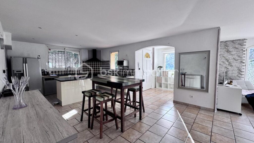 Achat Villa 137m² 5 pièces 4 chambres avec piscine à Brignoles – 5 pièces – 4 chambres – 131 m²