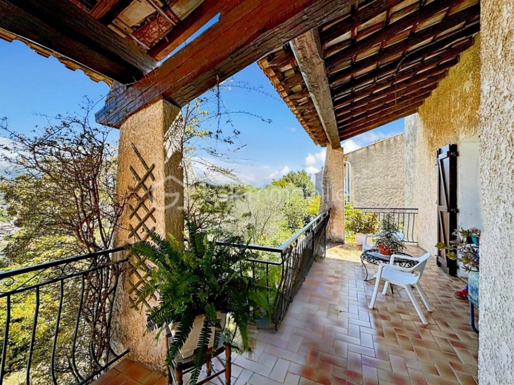 DPT VAR (83) – SIX-FOURS-LES-PLAGES – VILLA DE 130 m² SUR TERRAIN DE 683 m² – 6 pièces – 4 chambres – 130 m²