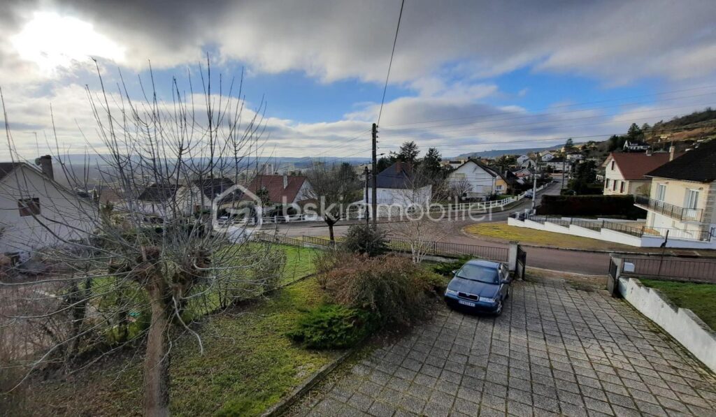 Pavillon, quartier résidentiel – 9 pièces – 5 chambres – 169 m²