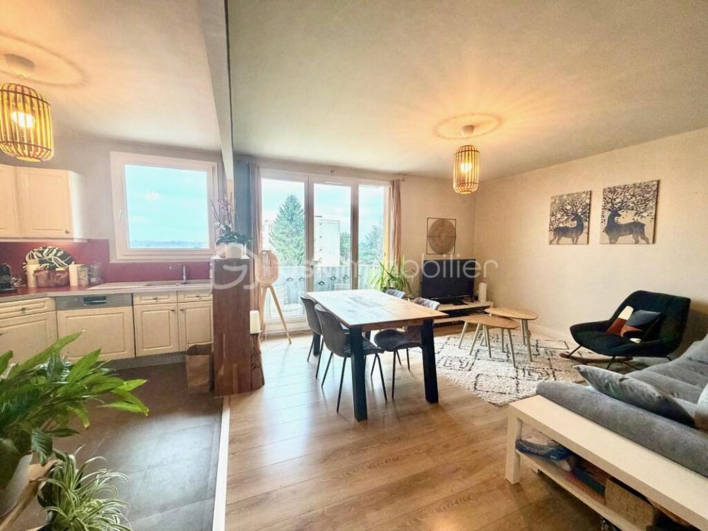 Appartement F4 résidence Bellevue avec une place de parking privée et une cave – 4 pièces – 3 chambres – 74 m²