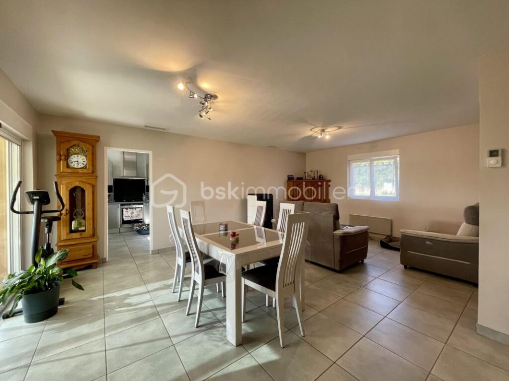 Plain-pied avec vue dégagée – À 6 minutes de Sarlat-la-Canéda – 5 pièces – 3 chambres – 122 m²