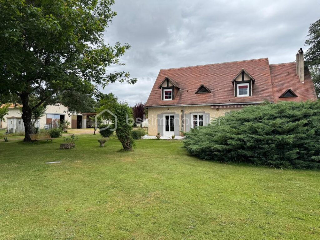 Maison périgourdine – 6 pièces – 4 chambres – 159 m²
