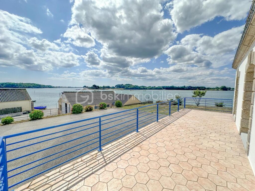 LOCOAL-MENDON Superbe vue sur la RIA d’ETEL – Tres Rare – 5 pièces – 4 chambres – 102 m²