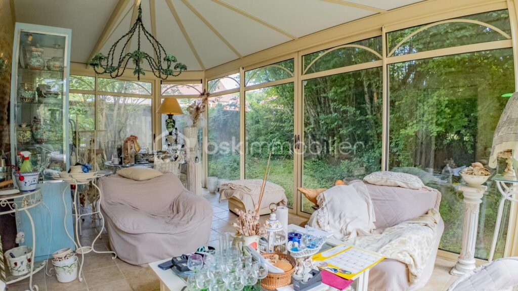 Magnifique longère de caractère avec beau terrain, véranda, annexes et grange sur la commune de Prémery – 6 pièces – 3 chambres – 171 m²