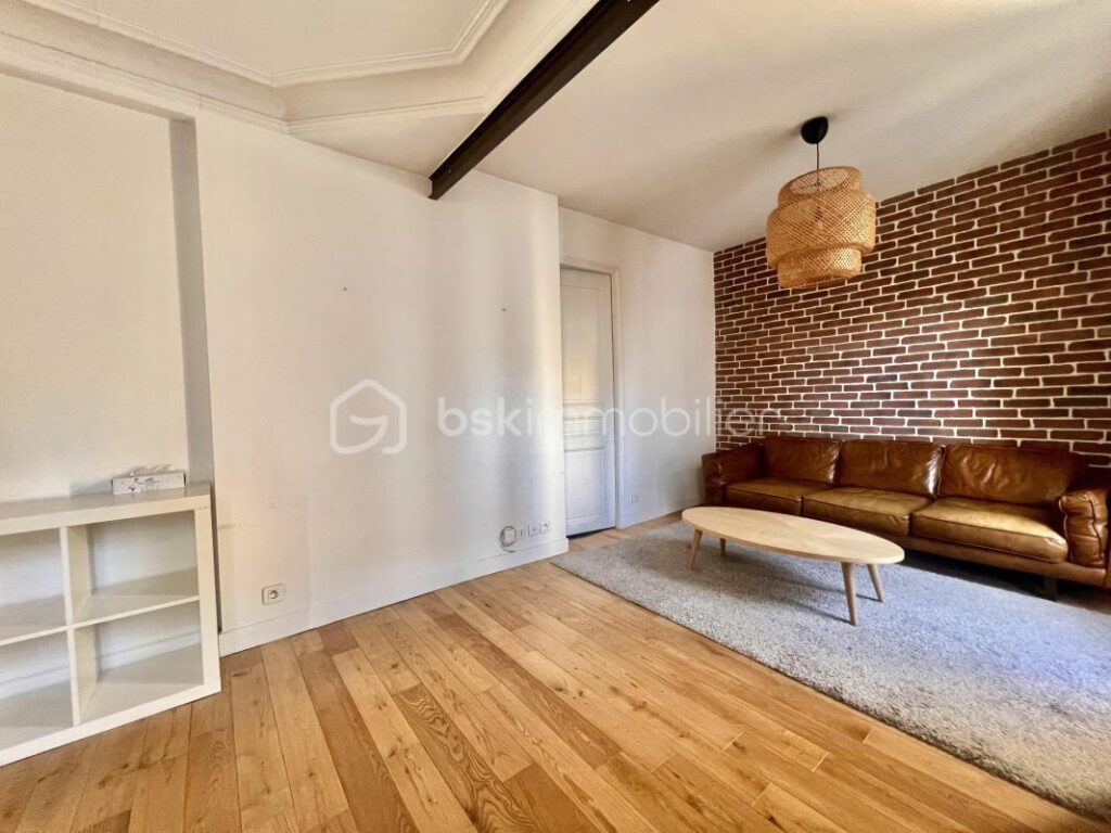 T2 de 43 m2 au 2ème étage sans ascenseur – RUE DE CRIMEE – Paris XIXème – 2 pièces – 1 chambre – 42 m²