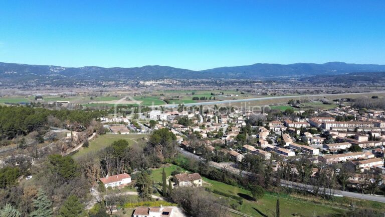 Achat terrain constructible de 350 m2 , avec une belle vue sur le Luberon , hors lotissement – NR pièces – NR chambres – 350 m²
