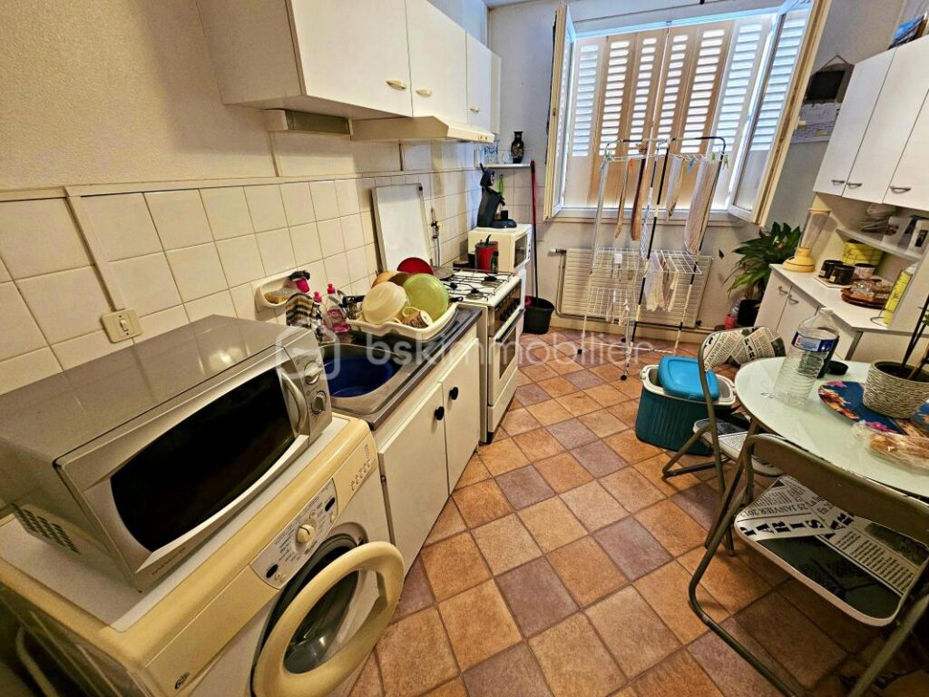 T2 lumineux avec balcon, vue dégagée, ascenseur et parking – Vente libre – 2 pièces – 1 chambre – 47 m²