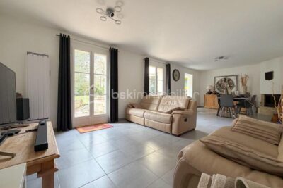 PROCHE MENNECY!!! SPACIEUSE MAISON INDEPENDANTE ! – 8 pièces – 5 chambres – 156 m²