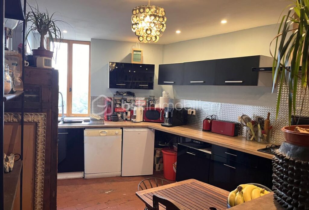 Maison de Village avec Commerce à Vendre – Roussillon (84) – 4 pièces – 2 chambres – 116 m²