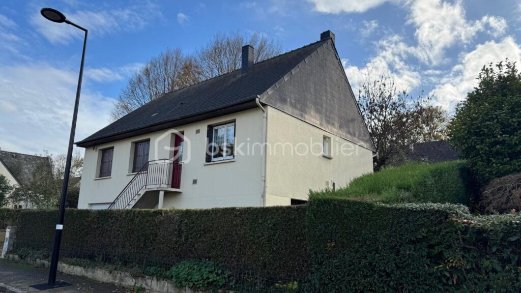 Maison familiale traditionnelle 7 pièces – 4 chambres – Grand sous-sol – Proche centre bourg de PACÉ – 6 pièces – 4 chambres – 120 m²