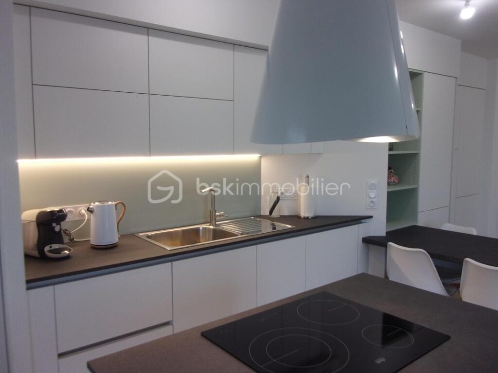 GUIPAVAS – APPARTEMENT de 2020 – 42 M2 – CENTRE BOURG – DERNIER ÉTAGE – TERRASSE – VUE DÉGAGÉE – UNE CHAMBRE – PLACE DE PARKING – CAVE – 2 pièces – 1 chambre – 42 m²