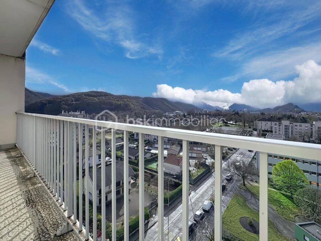 T3 au 9eme et Dernier Étage sur la commune de Pont de Claix Vue Dégagée – Résidence Fermée – 3 pièces – 2 chambres – 60 m²