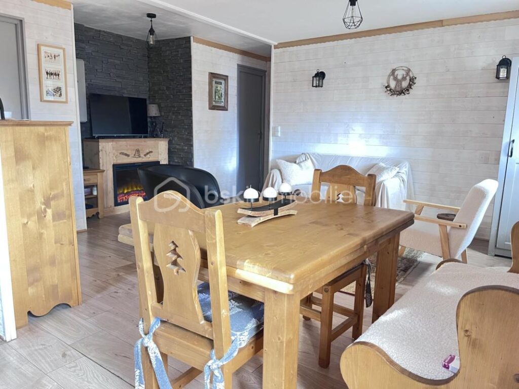 Appartement de standing – 83m² – Terrasse, terrain et stationnements – Saint-Martin-d’Arc – 5 pièces – 4 chambres – 83 m²